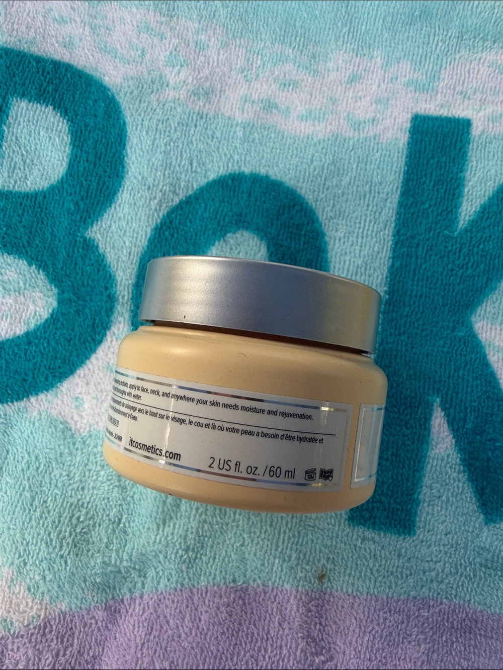 IT Cosmetics Confidence in a Cream Anti-Aging Facial Moisturizer. - Picture 5 of 10